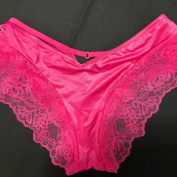 CLEARANCE Victoria’s Secret Satin Heart Push up bra 34C and Cheeky Panty Lge - Picture 4 of 7